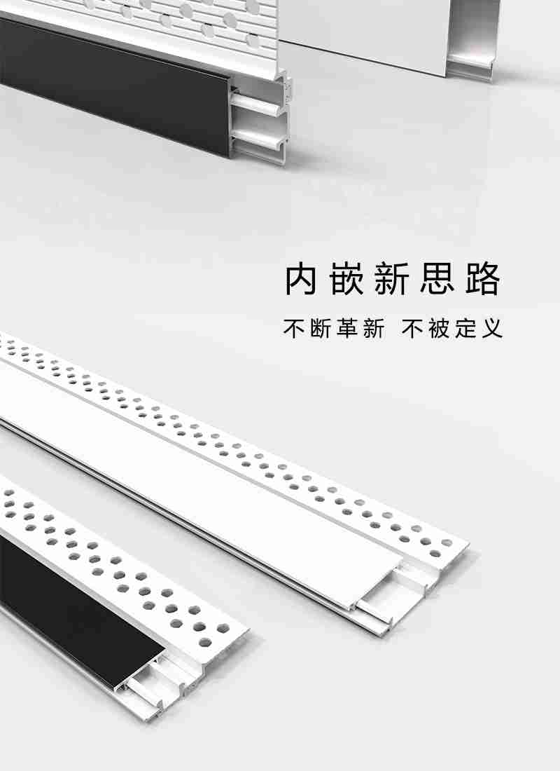 达瓦加拉熟练地操作着智能数字监测盒。人民日报记者 琼达卓嘎摄