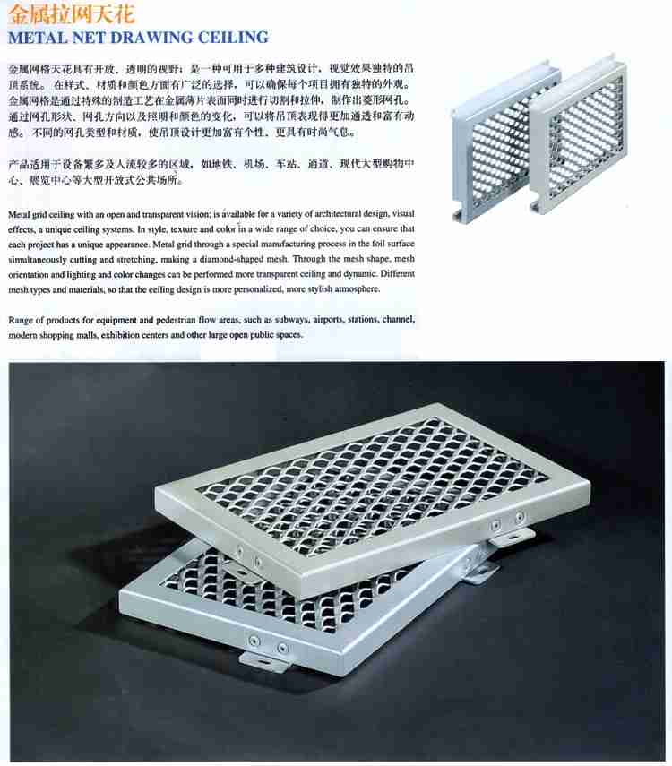 2月18日,在吉林省蛟河市白石山镇,杨洪彬巡查铁路线(无人机照片)。